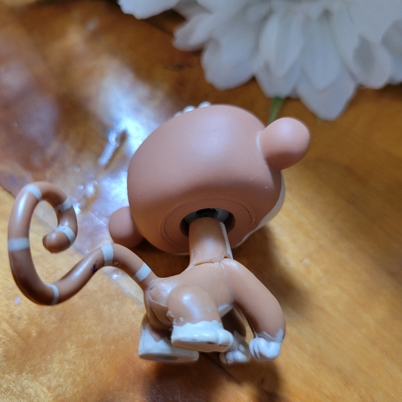 Littlest Pet Shop LPS #1450 Monkey Brown Cream Blue Eyes 2007 - Picture 8 of 12